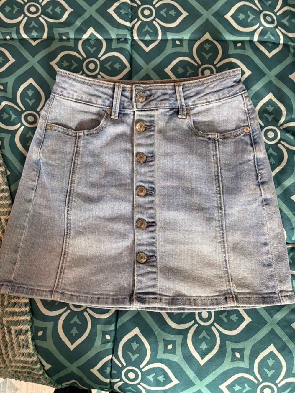 American Eagle Outfitters Light Wash Denim Button-Front Mini Skirt size 0